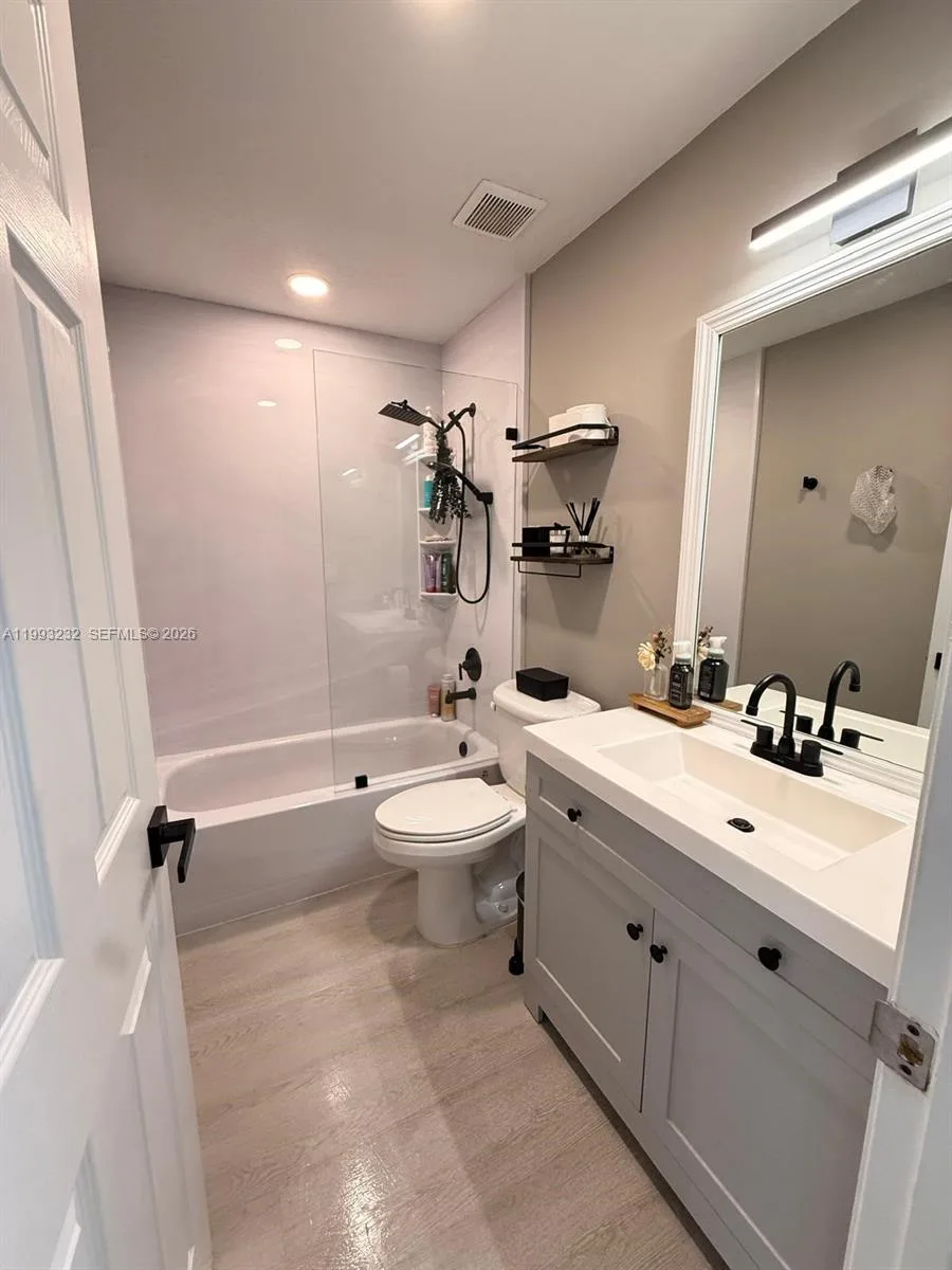 1054 SE 6th Ct, Dania Beach, FL 33004 photo 9