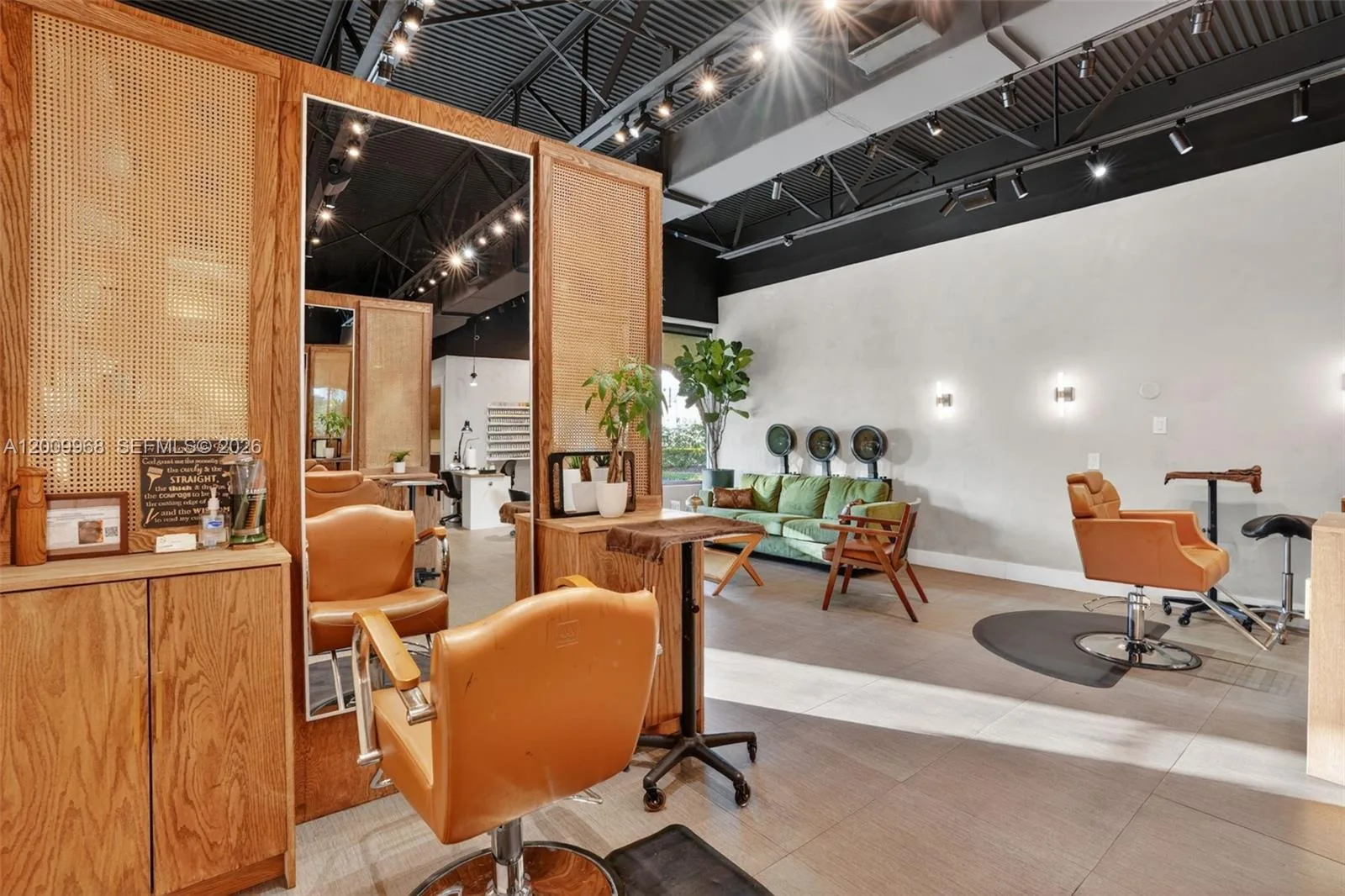 Turnkey Beauty Salon & Spa For Sale In Palmetto Bay, Palmetto Bay, FL 33157 photo 2