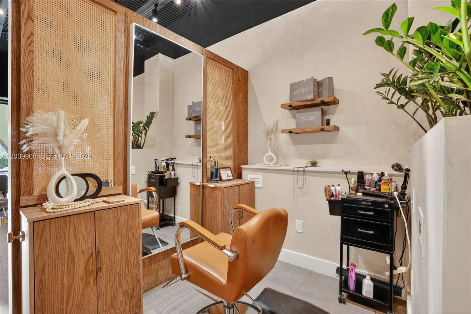 Turnkey Beauty Salon & Spa For Sale In Palmetto Bay, Palmetto Bay, FL 33157 photo 3
