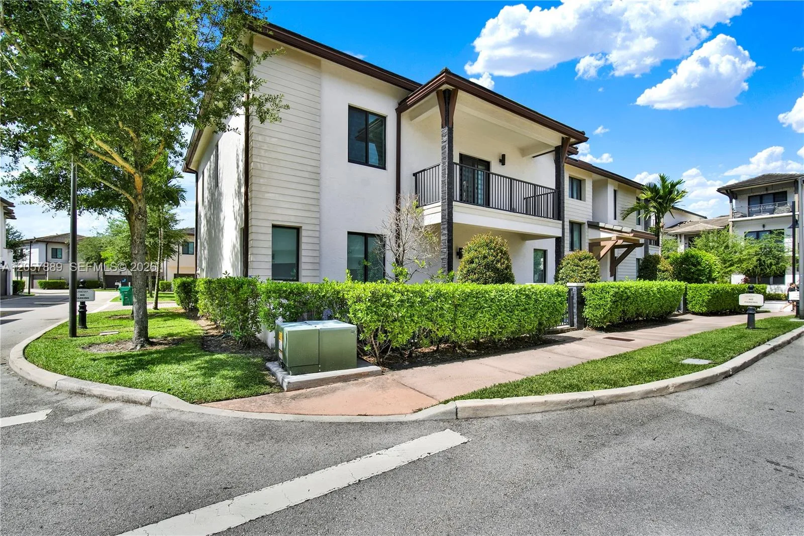 4971 NW 84th Ave, Doral, FL 33166 photo 2