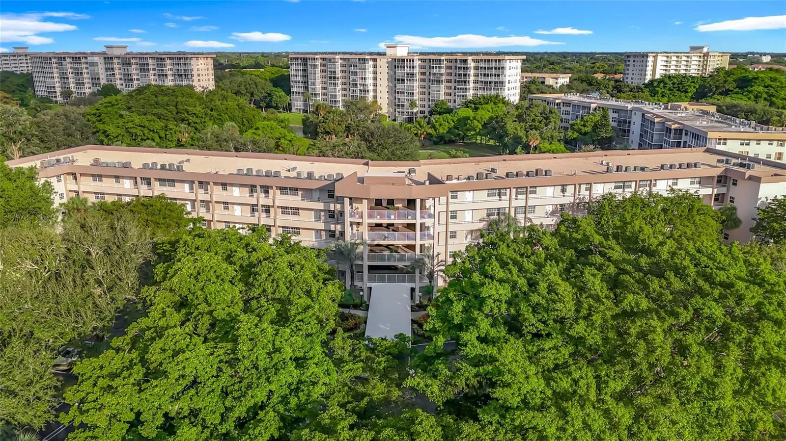 545 Oaks Lane # 410, Pompano Beach, FL 33069 photo 2
