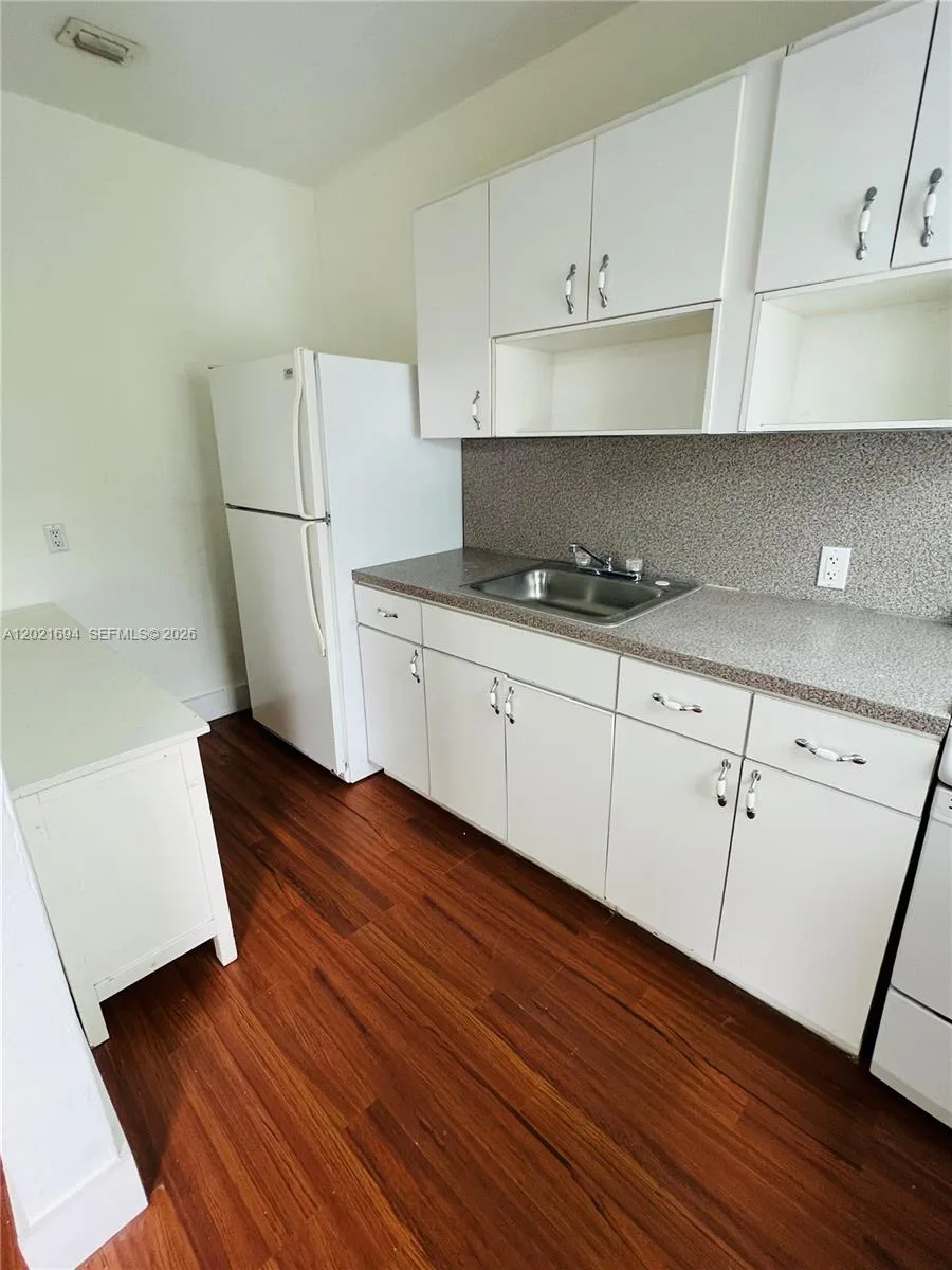 850 81st St # 3, Miami Beach, FL 33141 photo 3