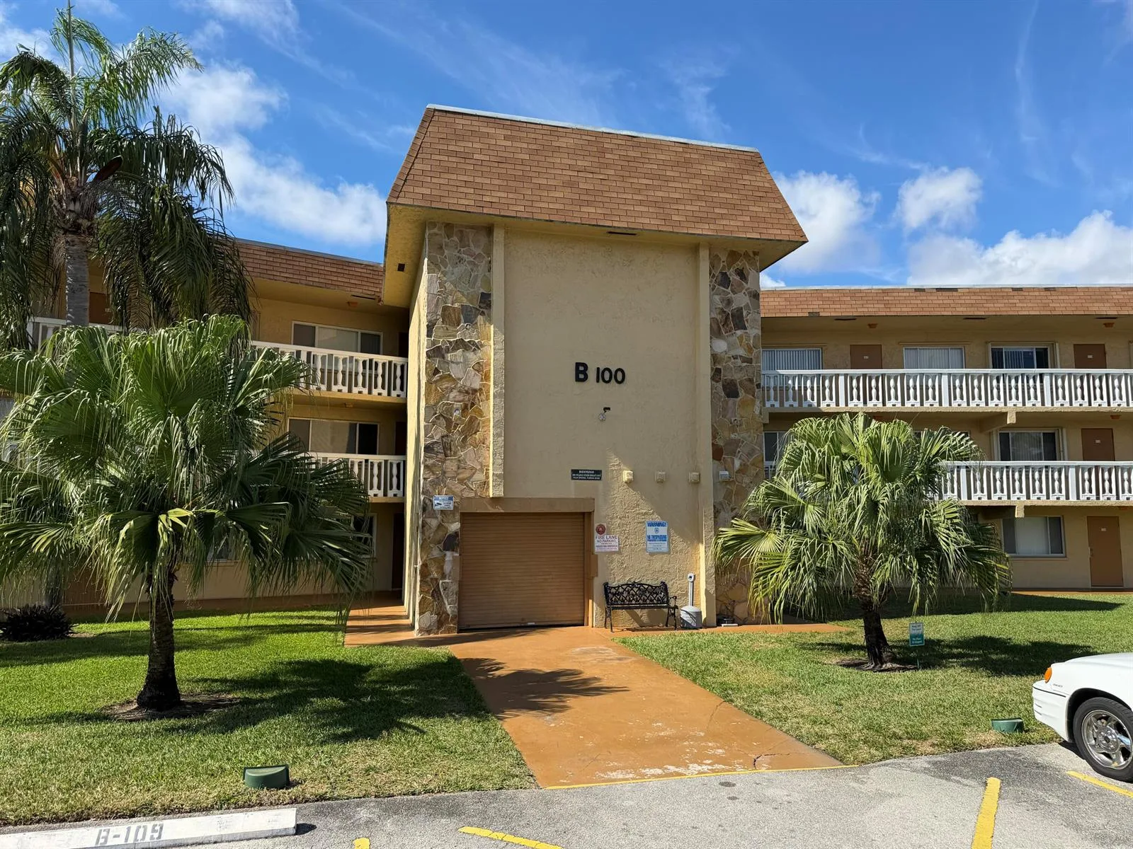 100 Village Green Circle E # 312, Palm Springs, FL 33461