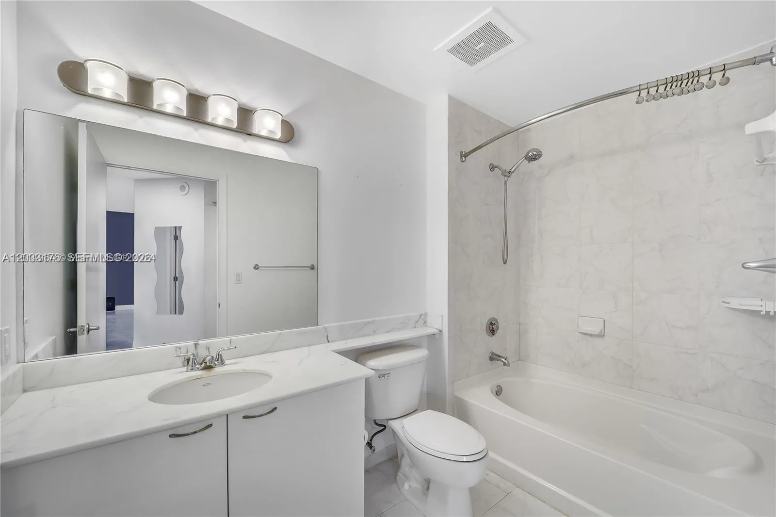 234 NE 3rd St # 507, Miami, FL 33132 photo 3