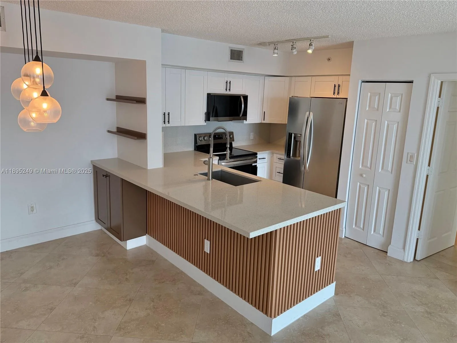 1155 Brickell Bay Dr # 2208, Miami, FL 33131 photo 3