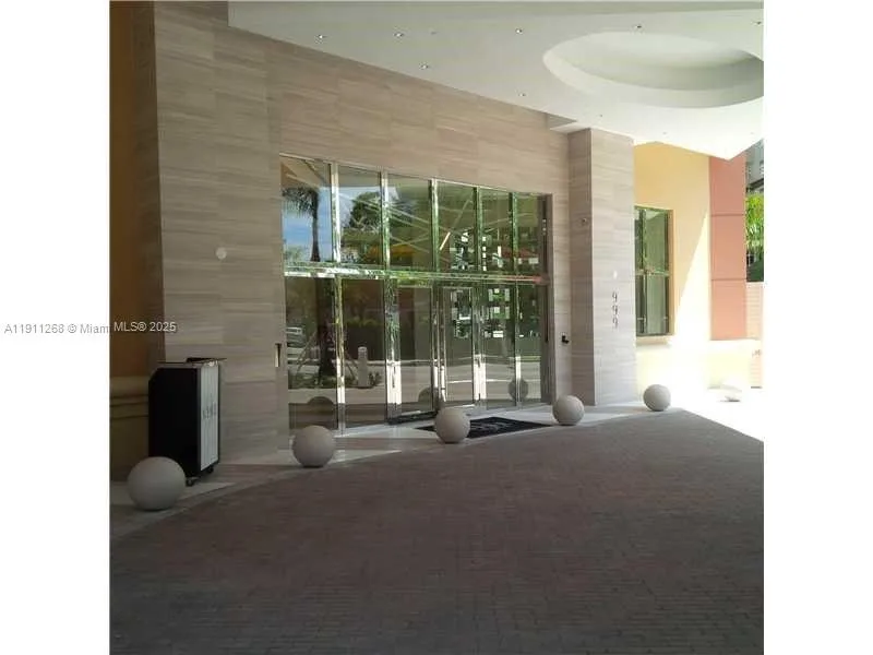 999 SW 1st Ave # 1413, Miami, FL 33130 photo 2
