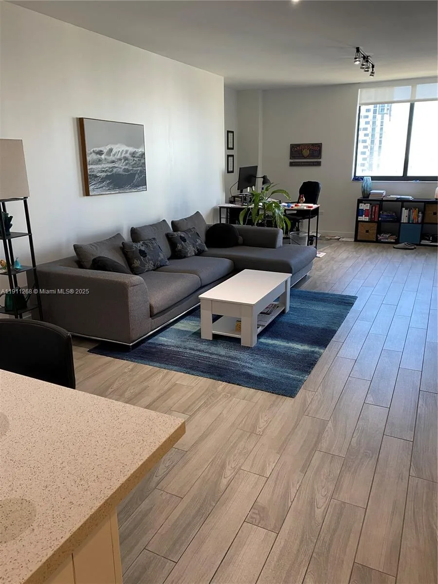 999 SW 1st Ave # 1413, Miami, FL 33130 photo 3