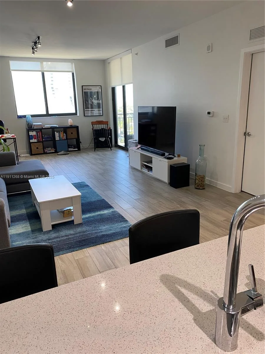 999 SW 1st Ave # 1413, Miami, FL 33130 photo 4