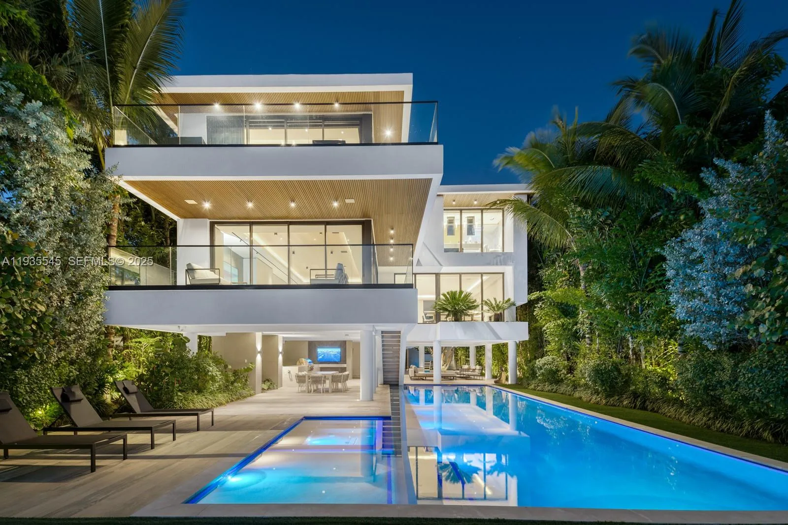 40 W Rivo Alto Dr, Miami Beach, FL 33139