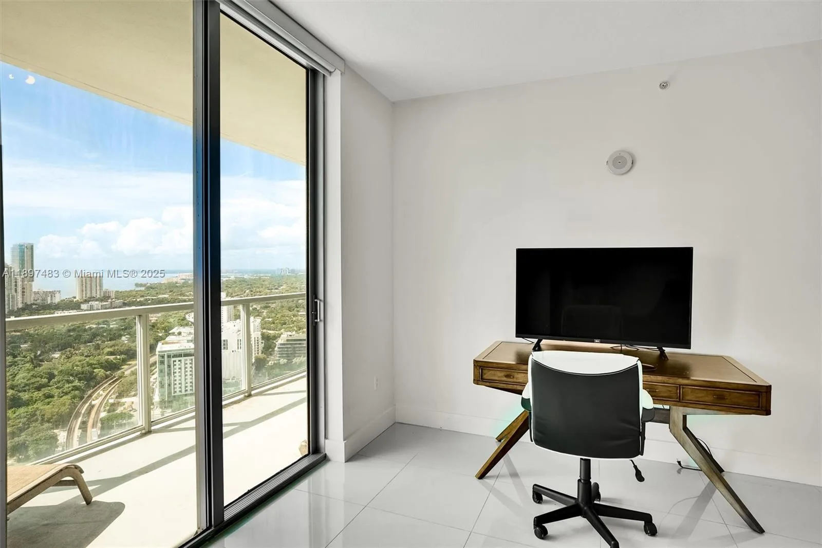 79 SW 12th St # PH3804, Miami, FL 33130 photo 9
