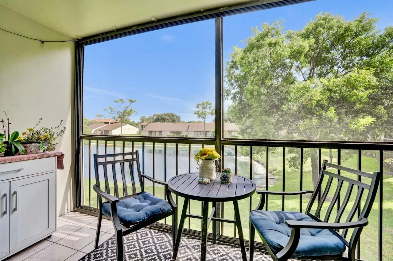 608 Sea Pine Way # E2, FL 33415