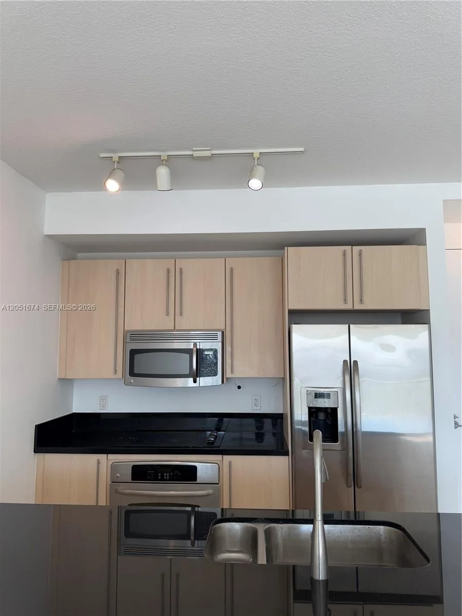 79 SW 12th St # 1702-S, Miami, FL 33130 photo 13