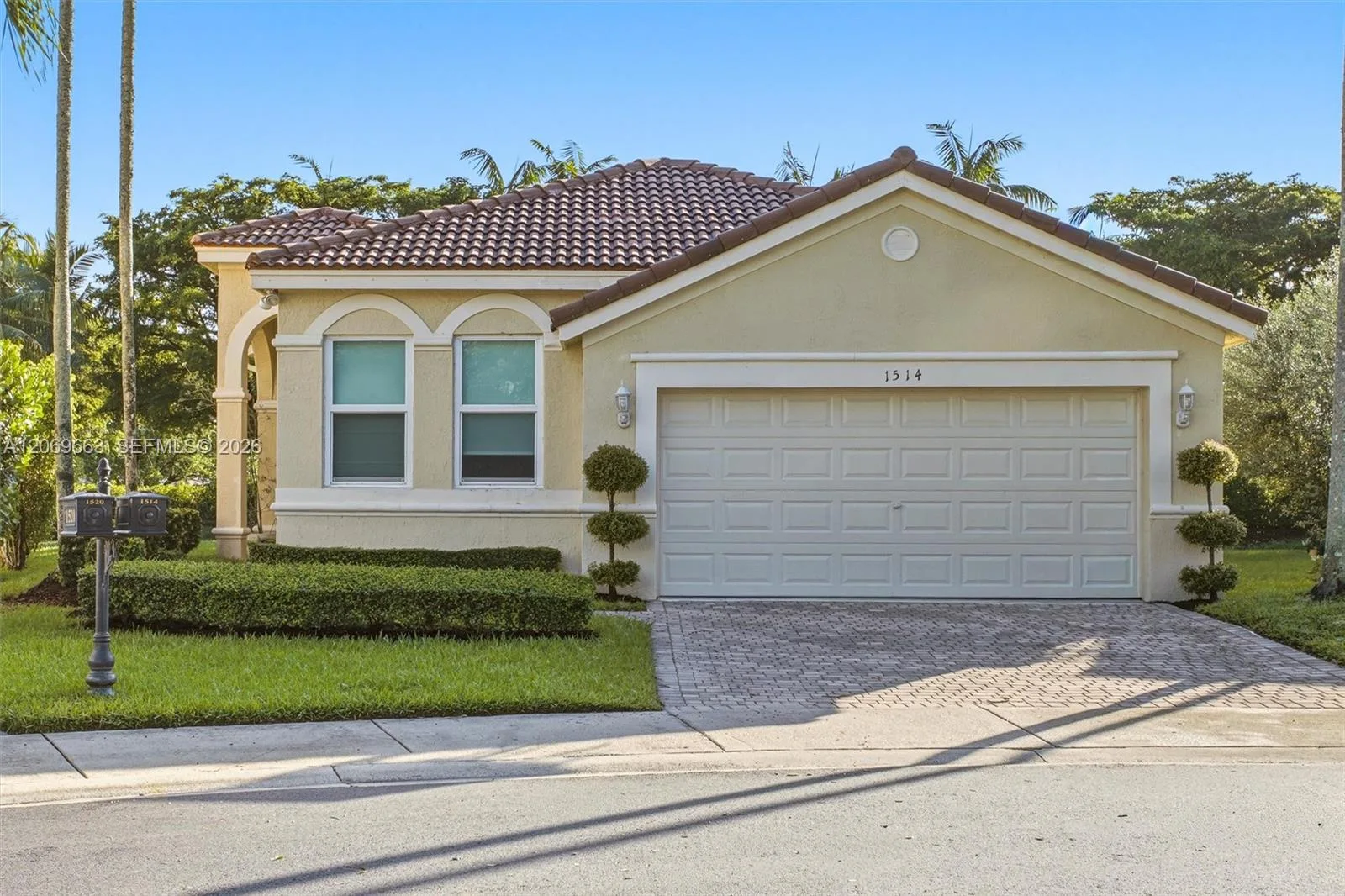 1514 Winterberry Ln, Weston, FL 33327