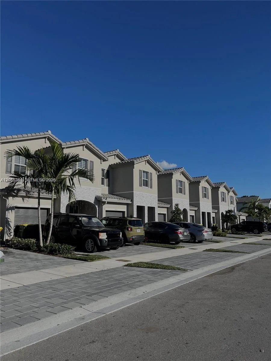 1211 SE 27th Ter, Homestead, FL 33035 photo 2