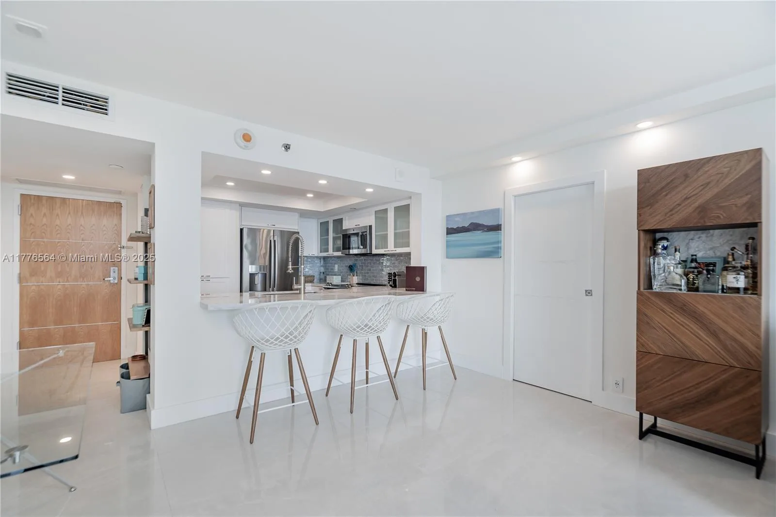 400 S Pointe Dr # 702, Miami Beach, FL 33139 photo 13