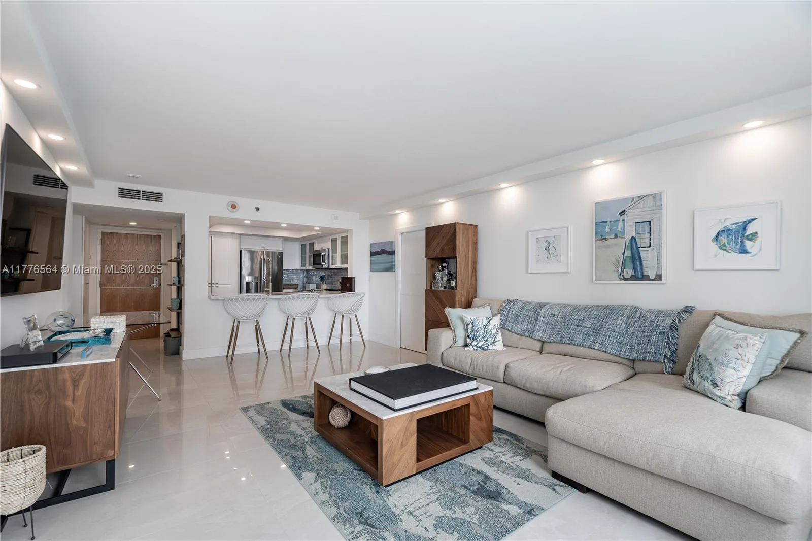 400 S Pointe Dr # 702, Miami Beach, FL 33139 photo 4