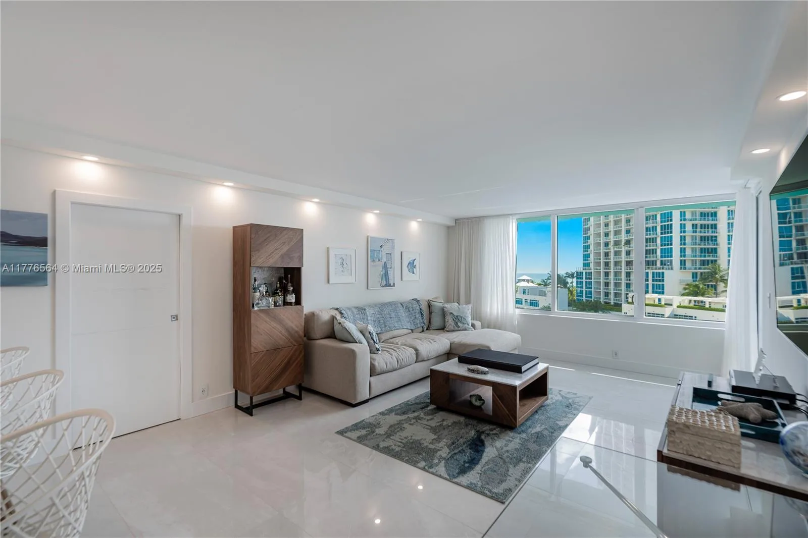 400 S Pointe Dr # 702, Miami Beach, FL 33139 photo 5
