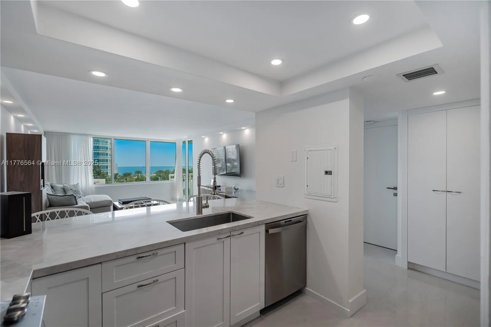 400 S Pointe Dr # 702, Miami Beach, FL 33139 photo 6