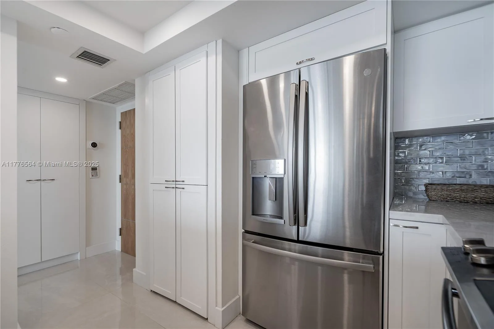 400 S Pointe Dr # 702, Miami Beach, FL 33139 photo 8