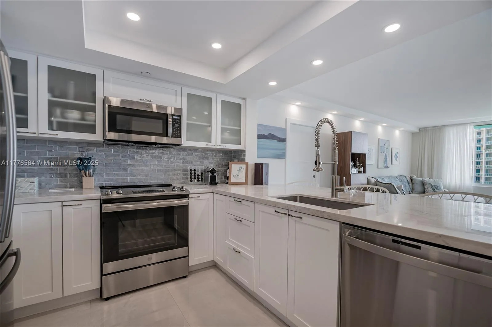400 S Pointe Dr # 702, Miami Beach, FL 33139 photo 9