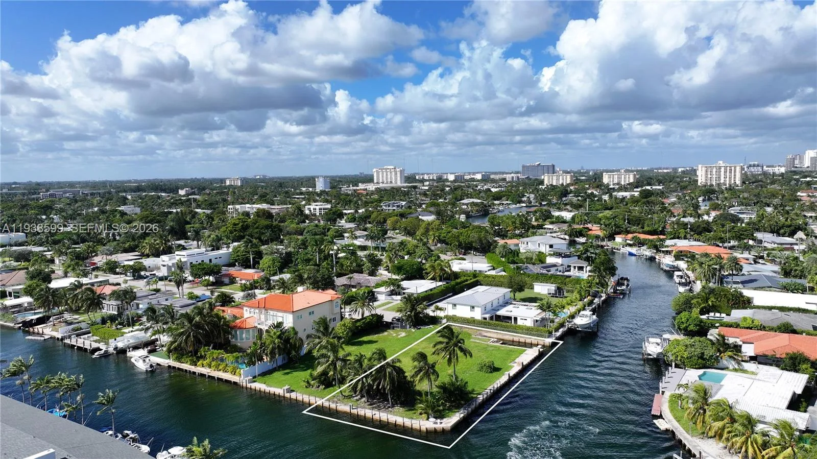 2210 NE 124th St, North Miami, FL 33181 photo 3