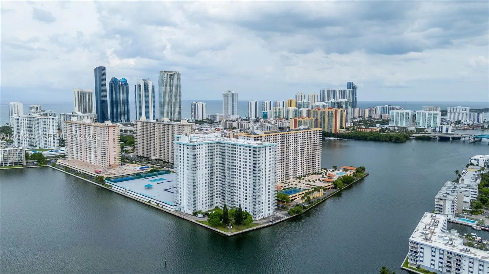 301 174 # 1503, Sunny Isles Beach, FL 33160