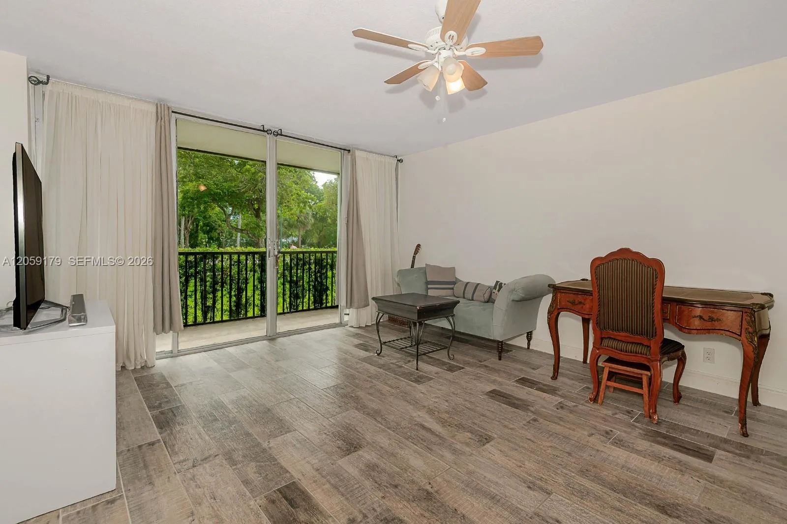 3401 N Country Club Dr # 117, Aventura, FL 33180