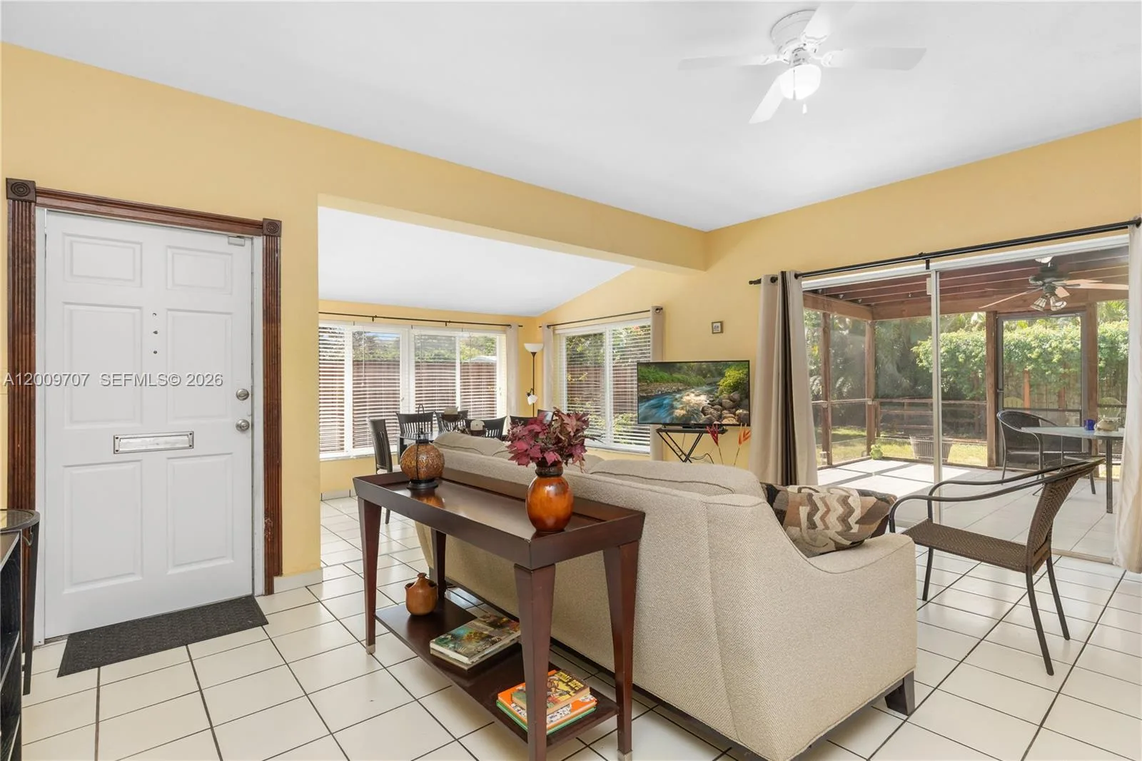 906 NE 5th St, Hallandale Beach, FL 33009 photo 11