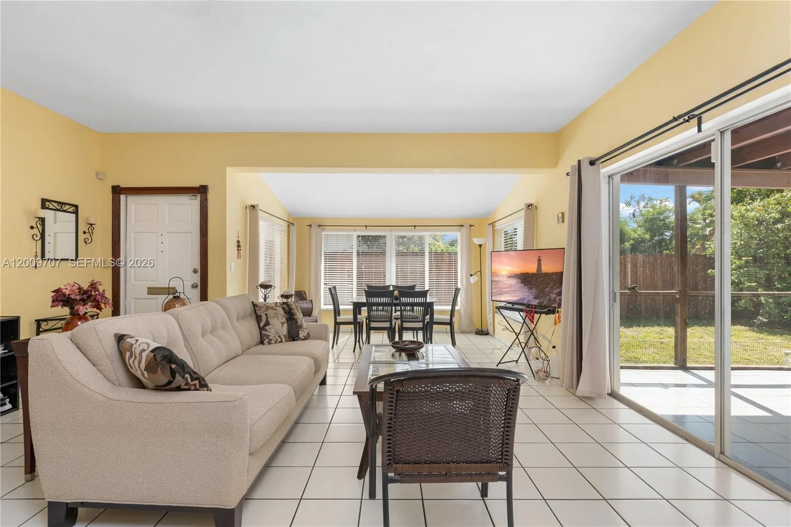 906 NE 5th St, Hallandale Beach, FL 33009 photo 3