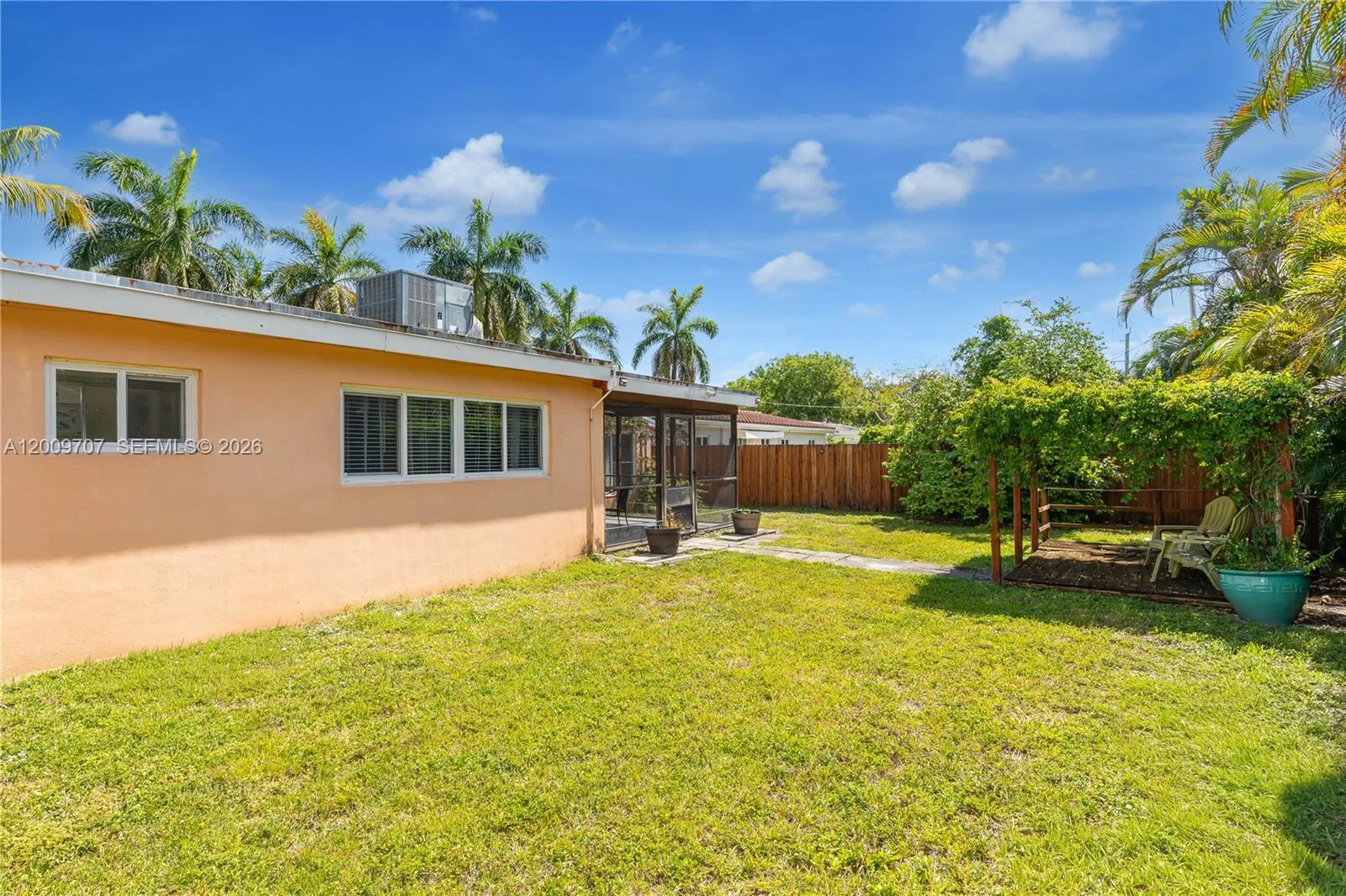 906 NE 5th St, Hallandale Beach, FL 33009 photo 5