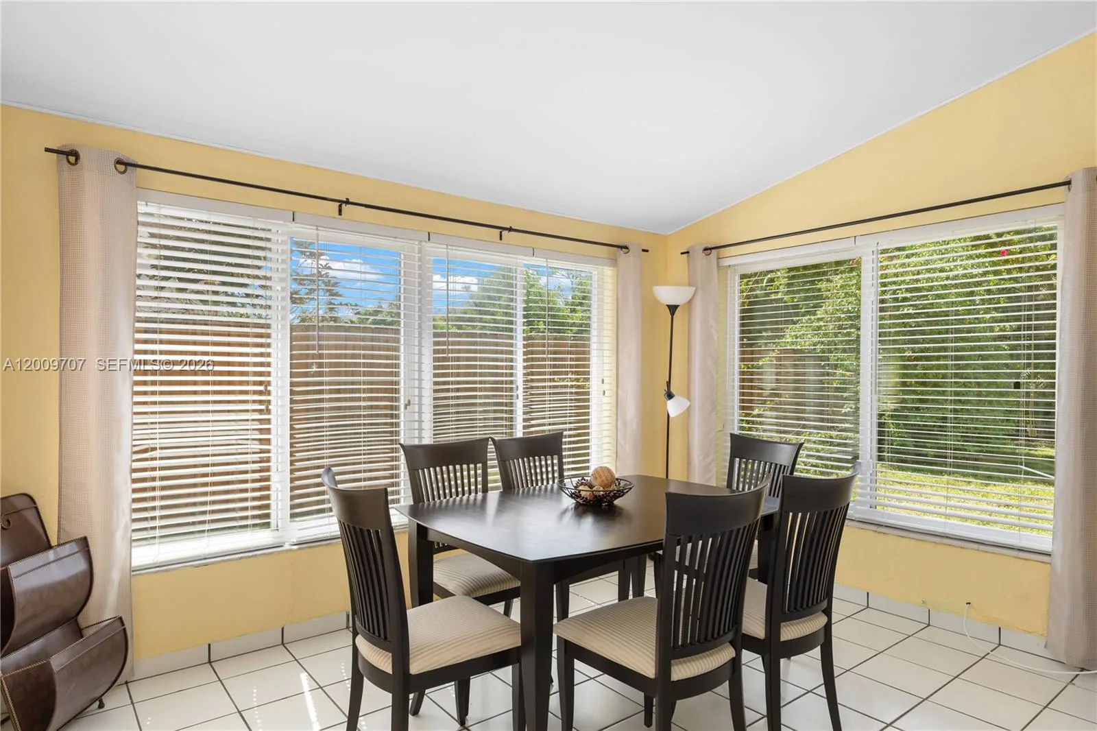 906 NE 5th St, Hallandale Beach, FL 33009 photo 9