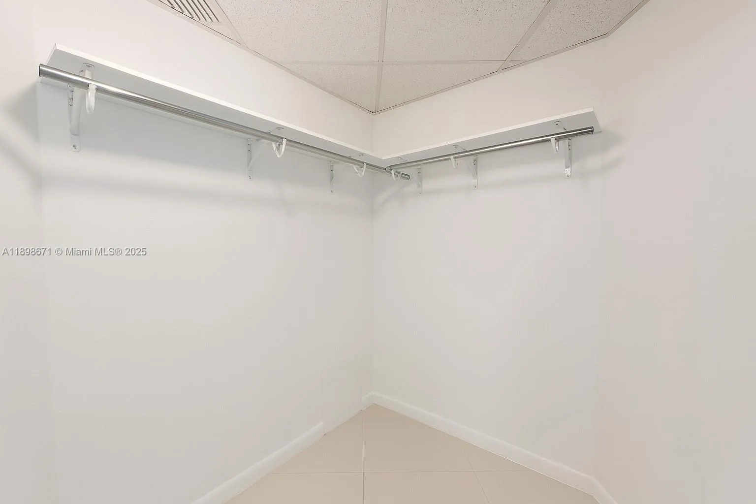 475 Brickell Ave # 408, Miami, FL 33131 photo 4