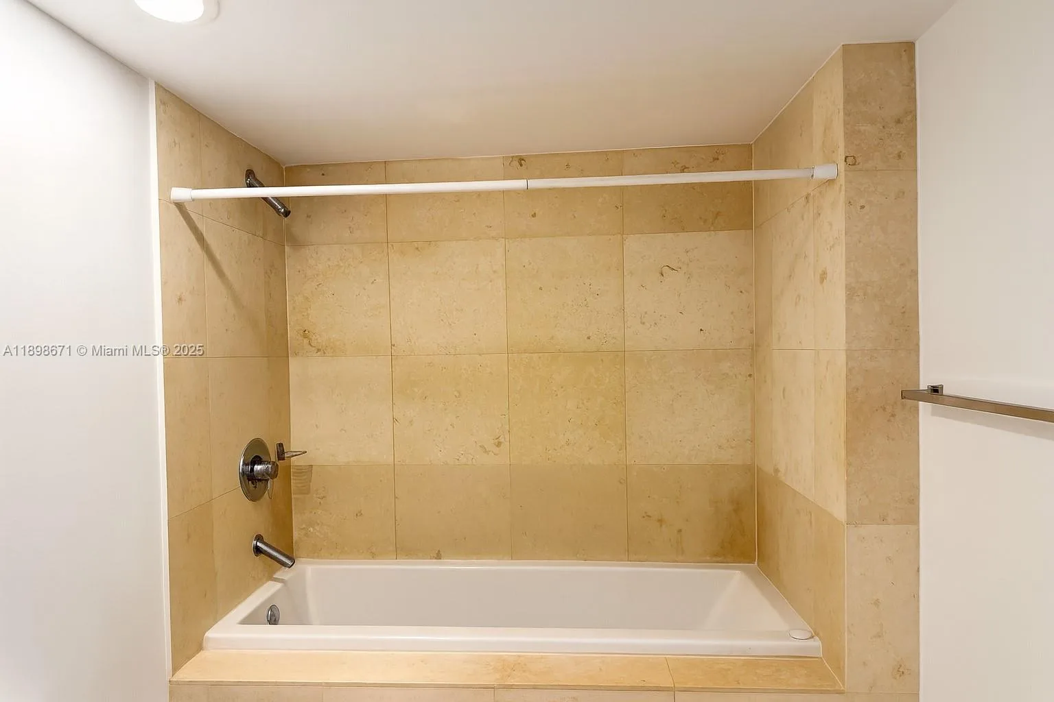 475 Brickell Ave # 408, Miami, FL 33131 photo 7