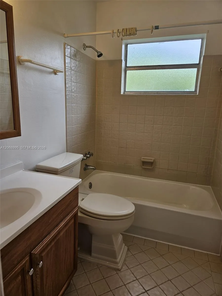 1008 NE 34th Ct # A, Oakland Park, FL 33334 photo 6