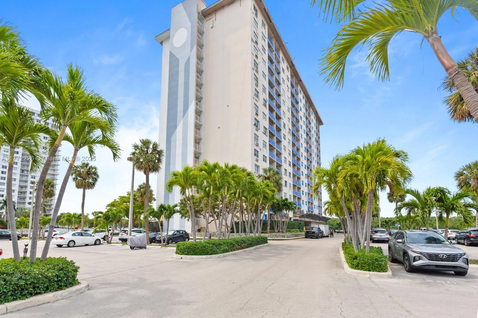 400 Kings Point Dr # 1607, Sunny Isles Beach, FL 33160 photo 12