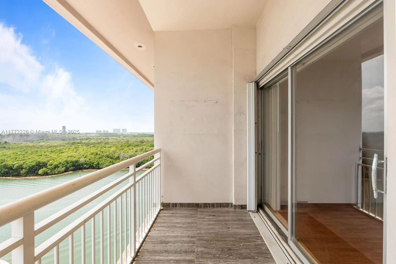 400 Kings Point Dr # 1607, Sunny Isles Beach, FL 33160 photo 5