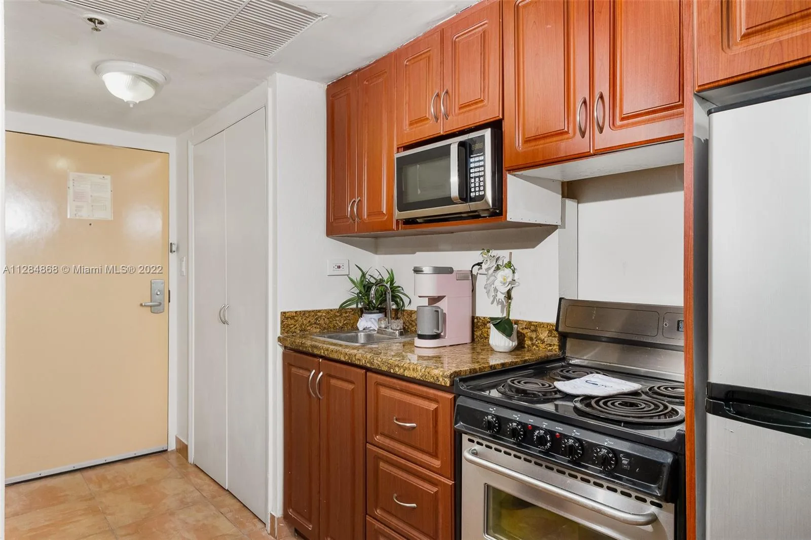 19201 Collins Ave # 641, Sunny Isles Beach, FL 33160 photo 11