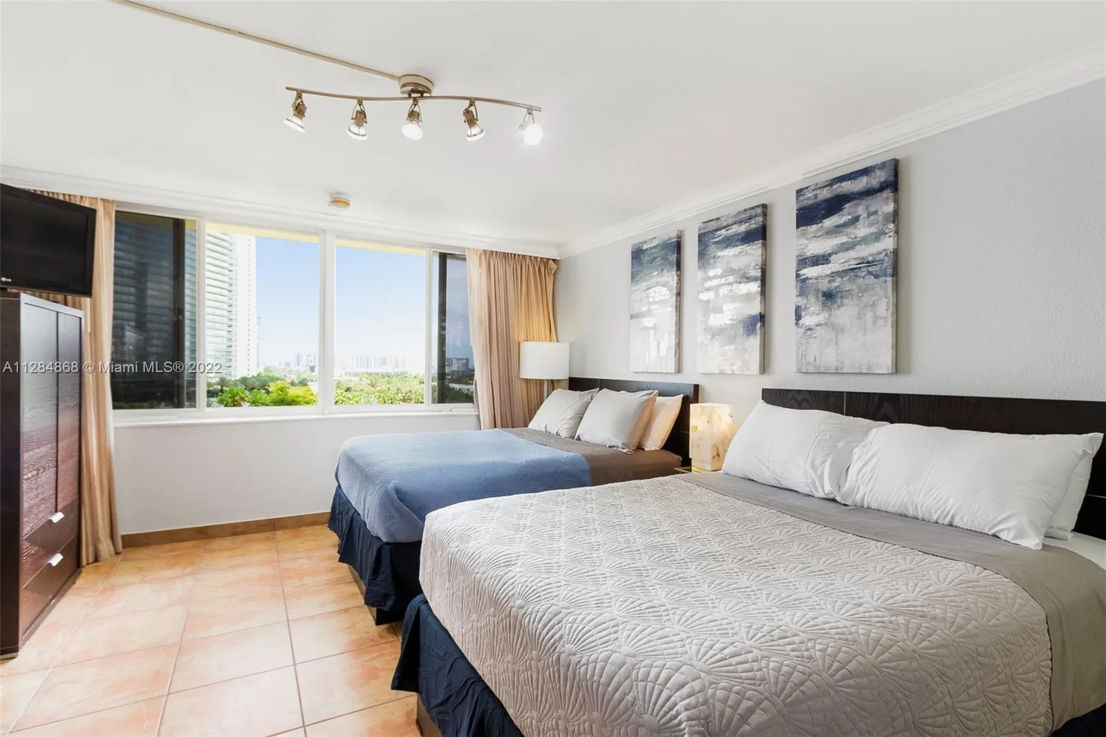 19201 Collins Ave # 641, Sunny Isles Beach, FL 33160 photo 4