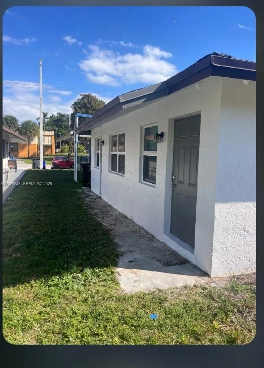 2500 Franklin Dr, Fort Lauderdale, FL 33311 photo 2