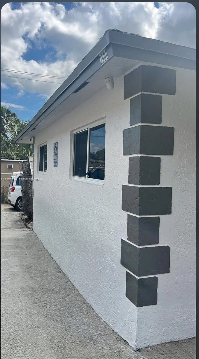 2500 Franklin Dr, Fort Lauderdale, FL 33311 photo 3
