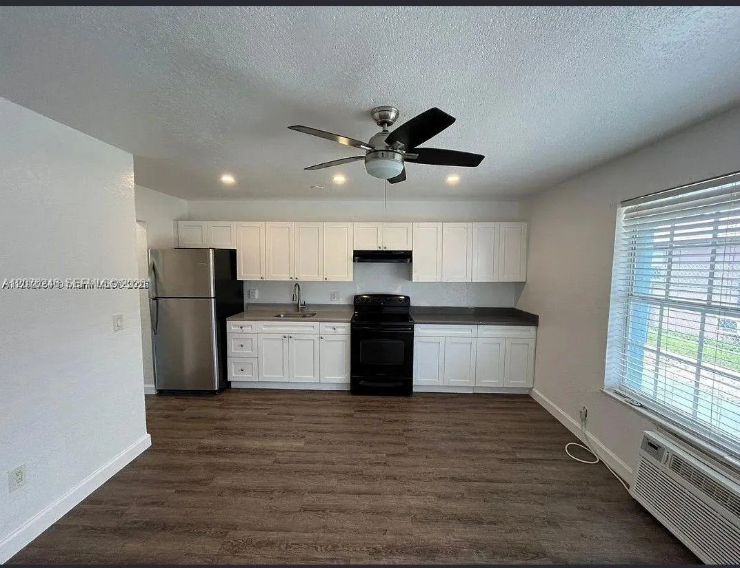 2500 Franklin Dr, Fort Lauderdale, FL 33311 photo 6