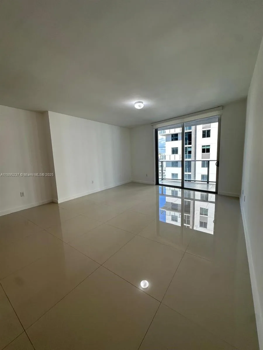 1010 SW 2nd Ave # 1507, Miami, FL 33130 photo 12