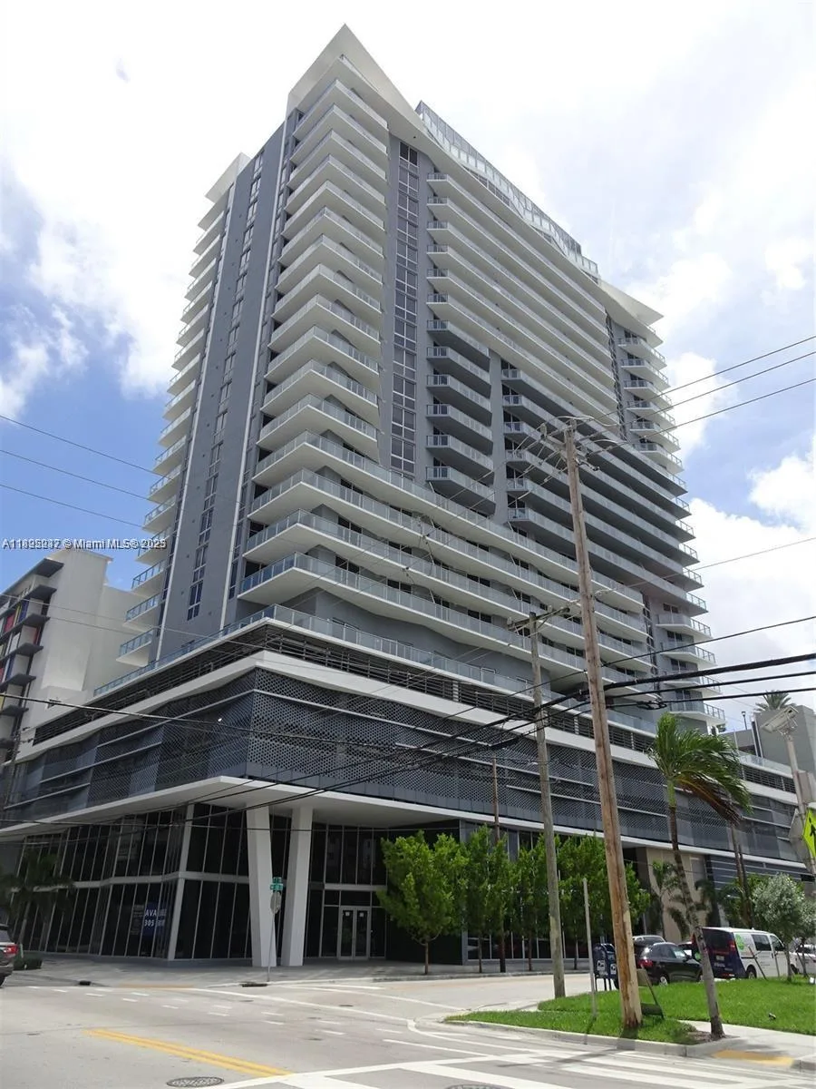 1010 SW 2nd Ave # 1507, Miami, FL 33130 photo 2