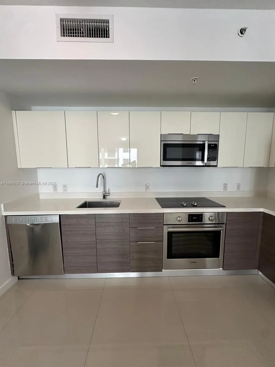 1010 SW 2nd Ave # 1507, Miami, FL 33130 photo 5