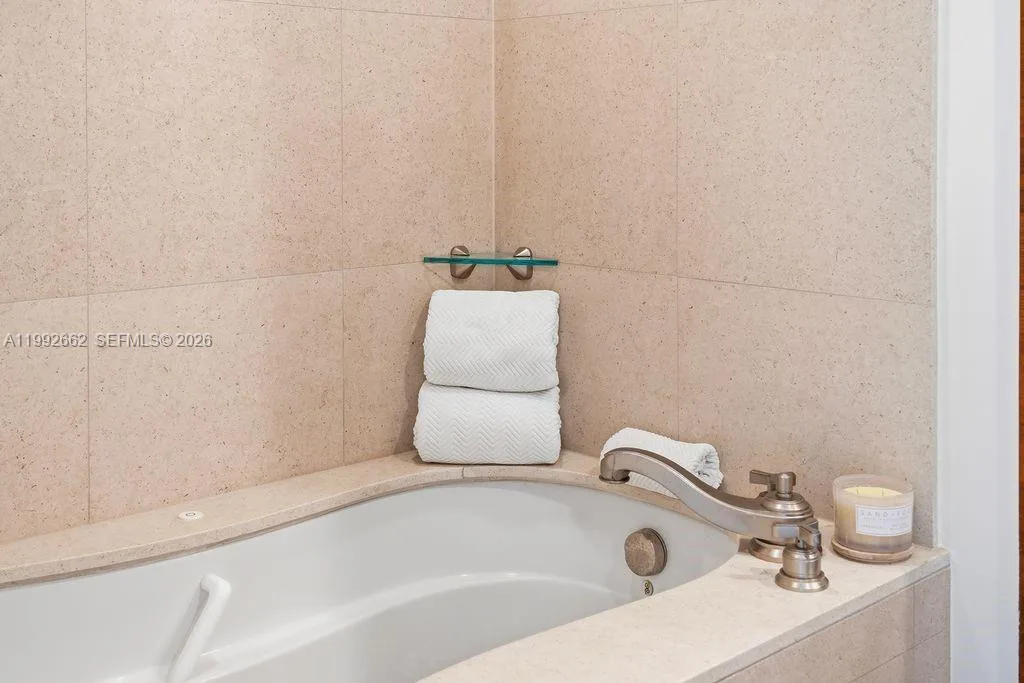 6801 Collins Ave # 1414, Miami Beach, FL 33141 photo 9
