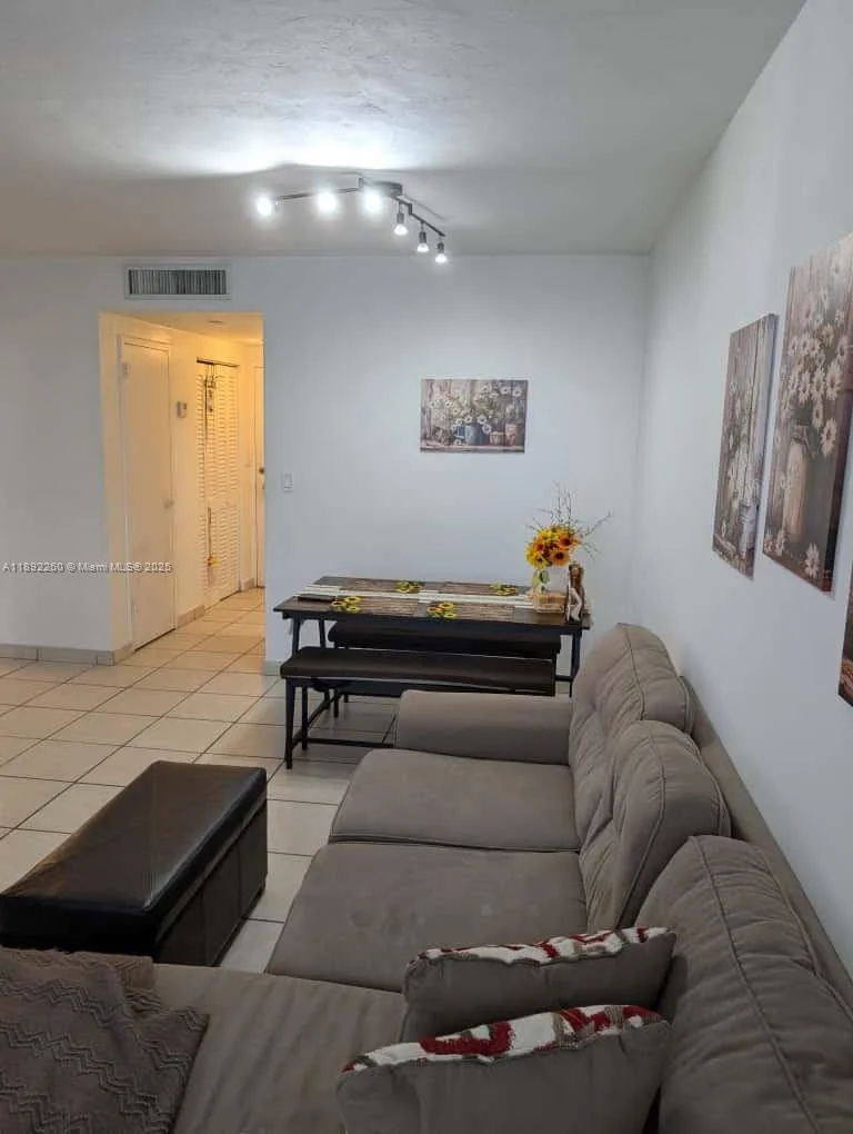 2899 Collins Ave # 736, Miami Beach, FL 33140 photo 9