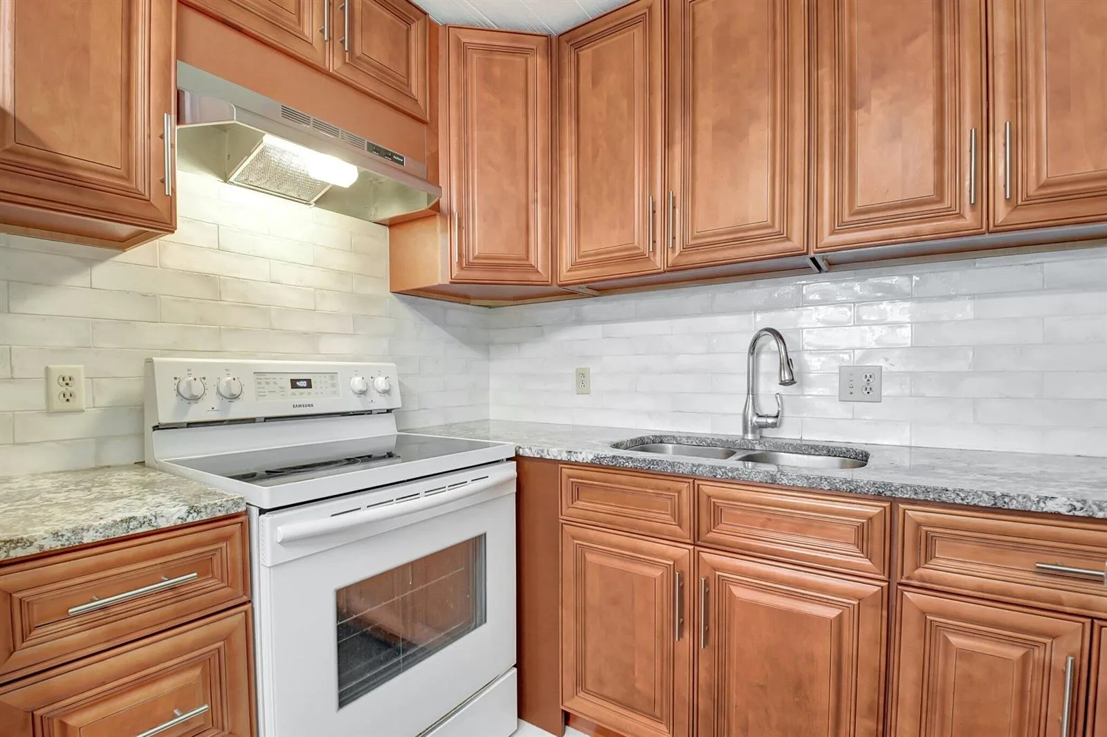 400 Village Green Circle W # 212, Palm Springs, FL 33461