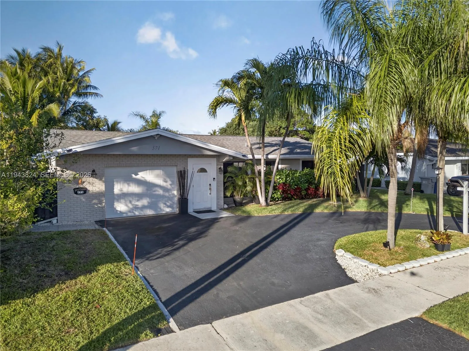 371 SE 3rd St, Pompano Beach, FL 33060 photo 2