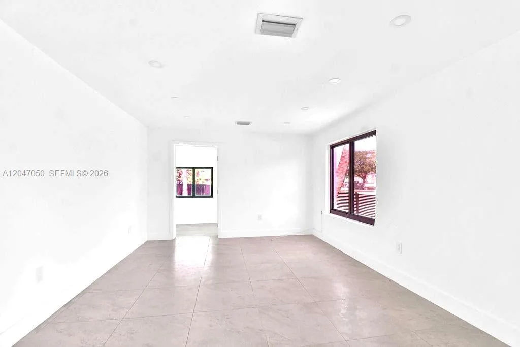 1102 NW 103rd St, Miami, FL 33150 photo 10