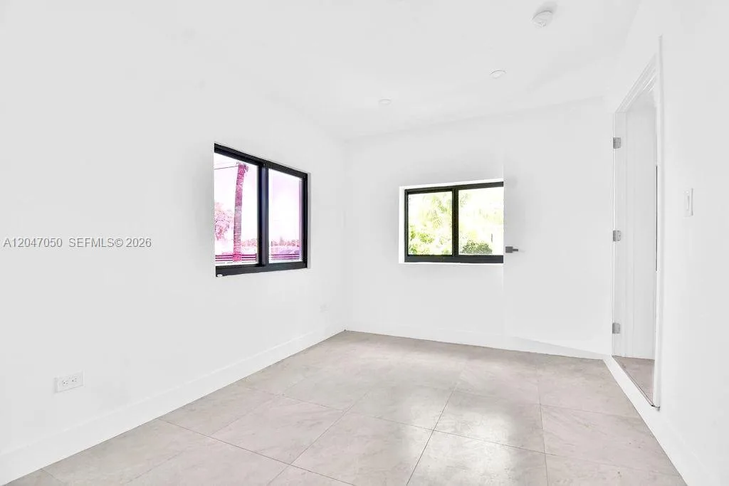 1102 NW 103rd St, Miami, FL 33150 photo 12